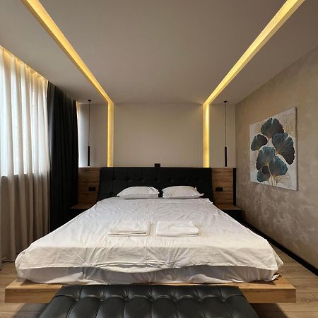 Zet Apartments - Bedroom & Bathroom Priștina Exterior foto