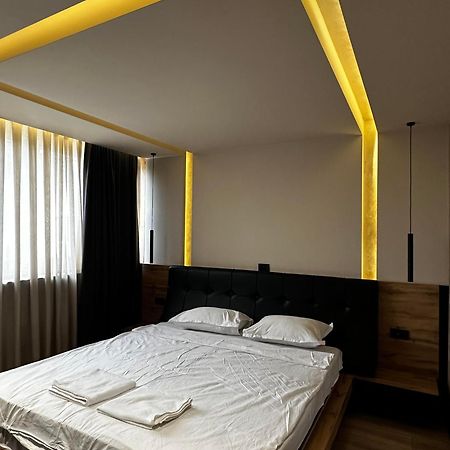 Zet Apartments - Bedroom & Bathroom Priștina Exterior foto