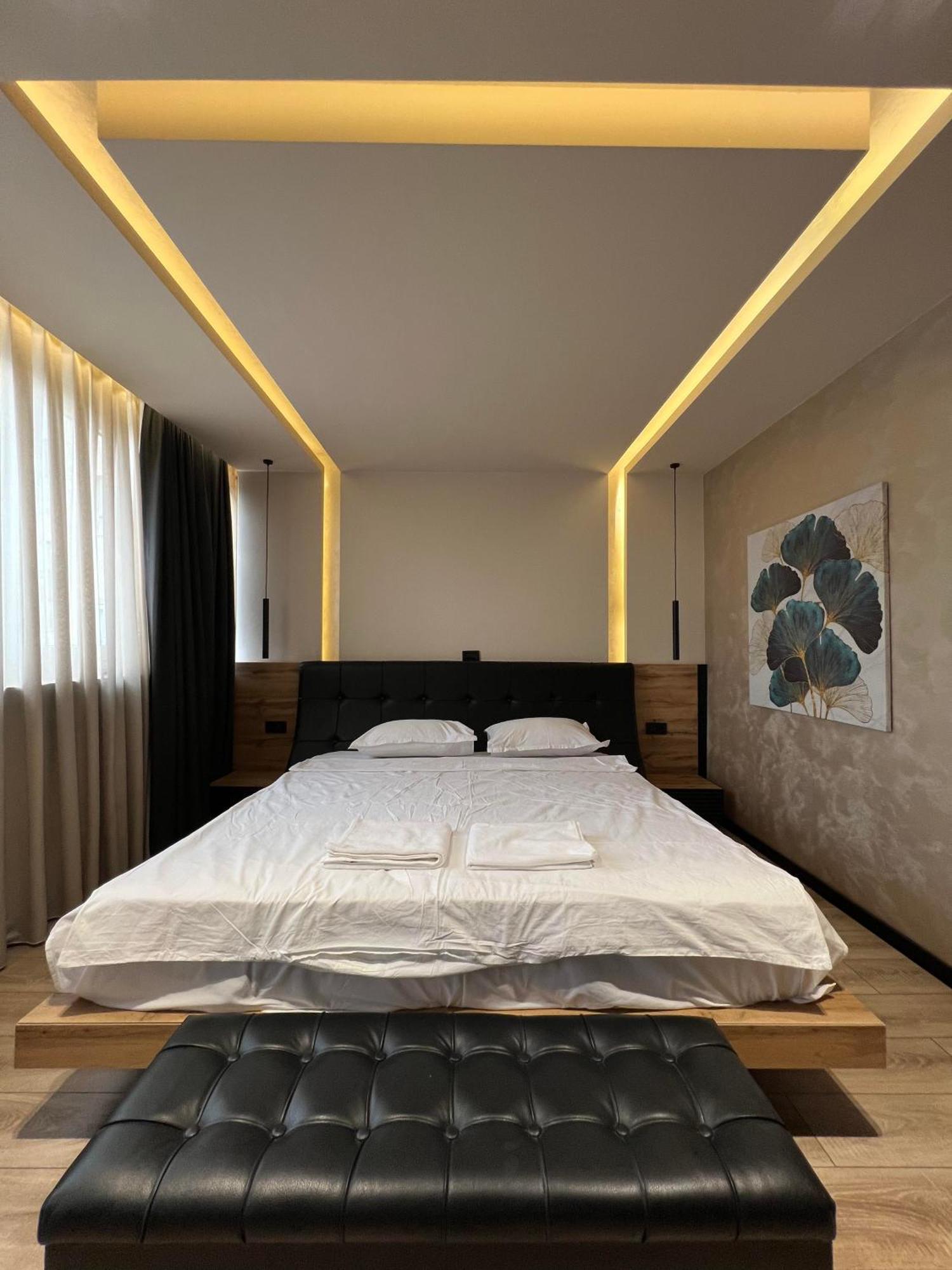 Zet Apartments - Bedroom & Bathroom Priștina Exterior foto