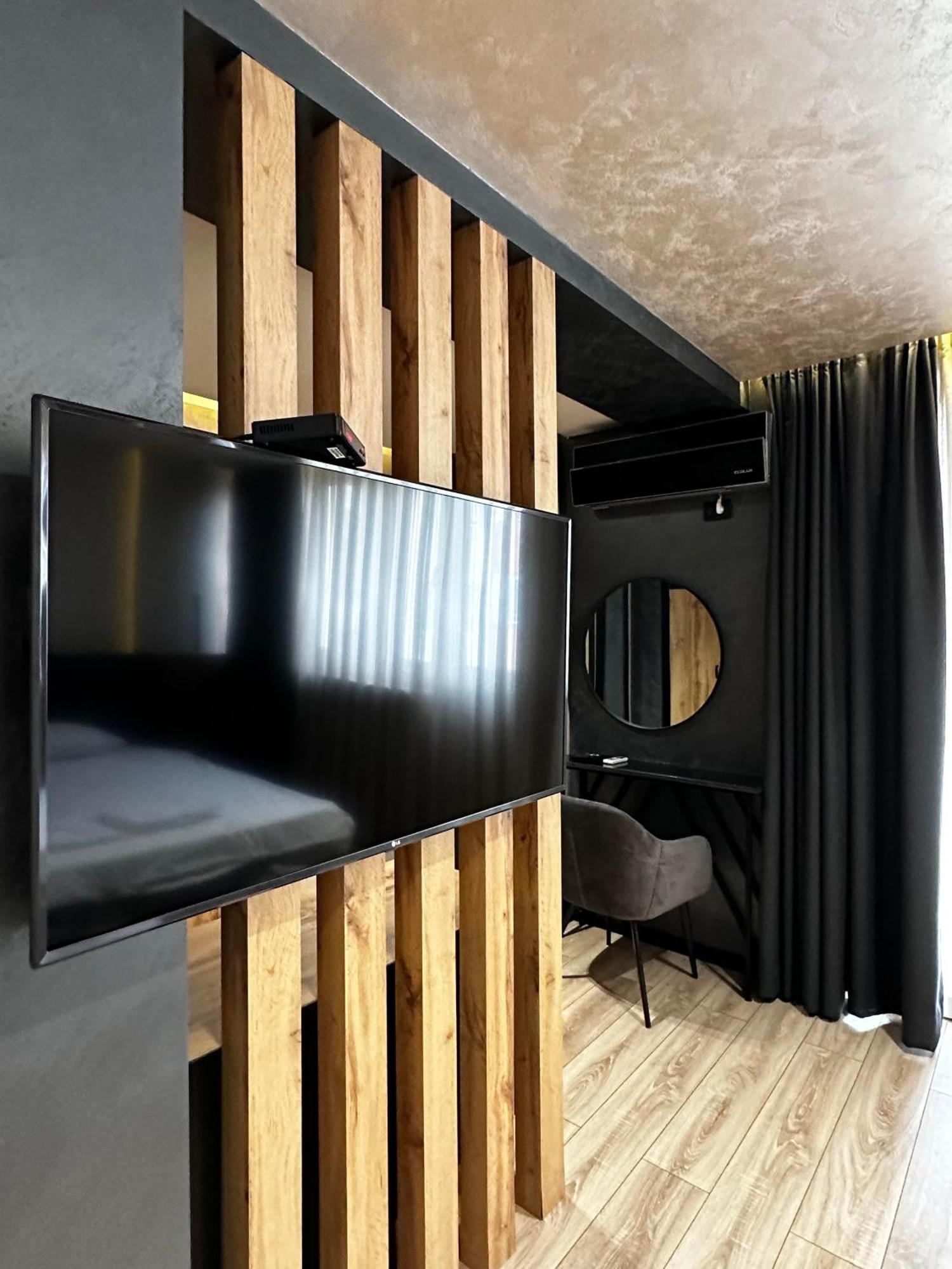 Zet Apartments - Bedroom & Bathroom Priștina Exterior foto