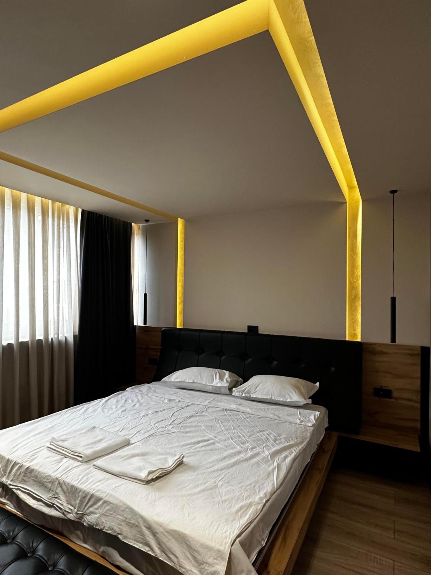 Zet Apartments - Bedroom & Bathroom Priștina Exterior foto