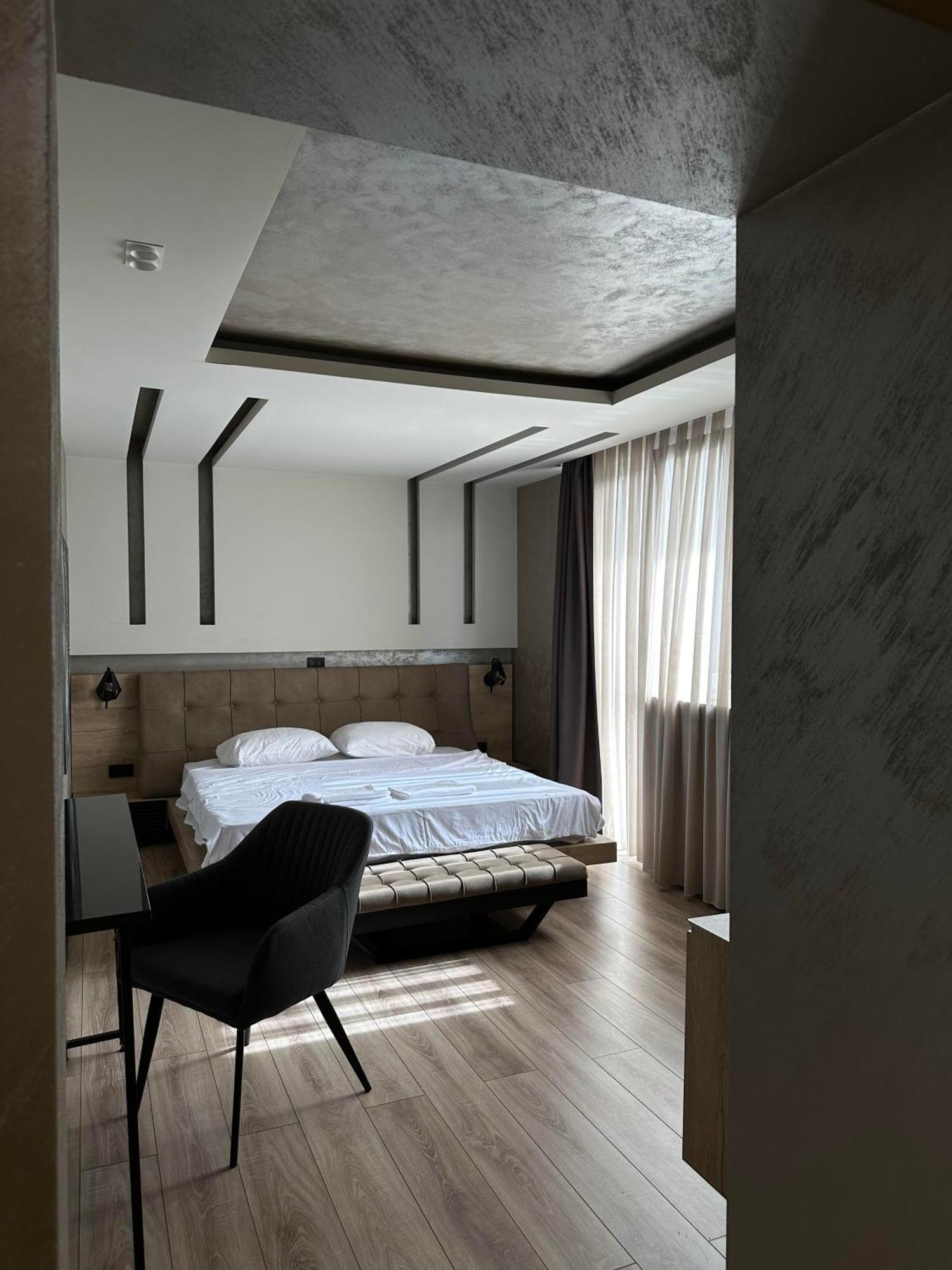 Zet Apartments - Bedroom & Bathroom Priștina Exterior foto