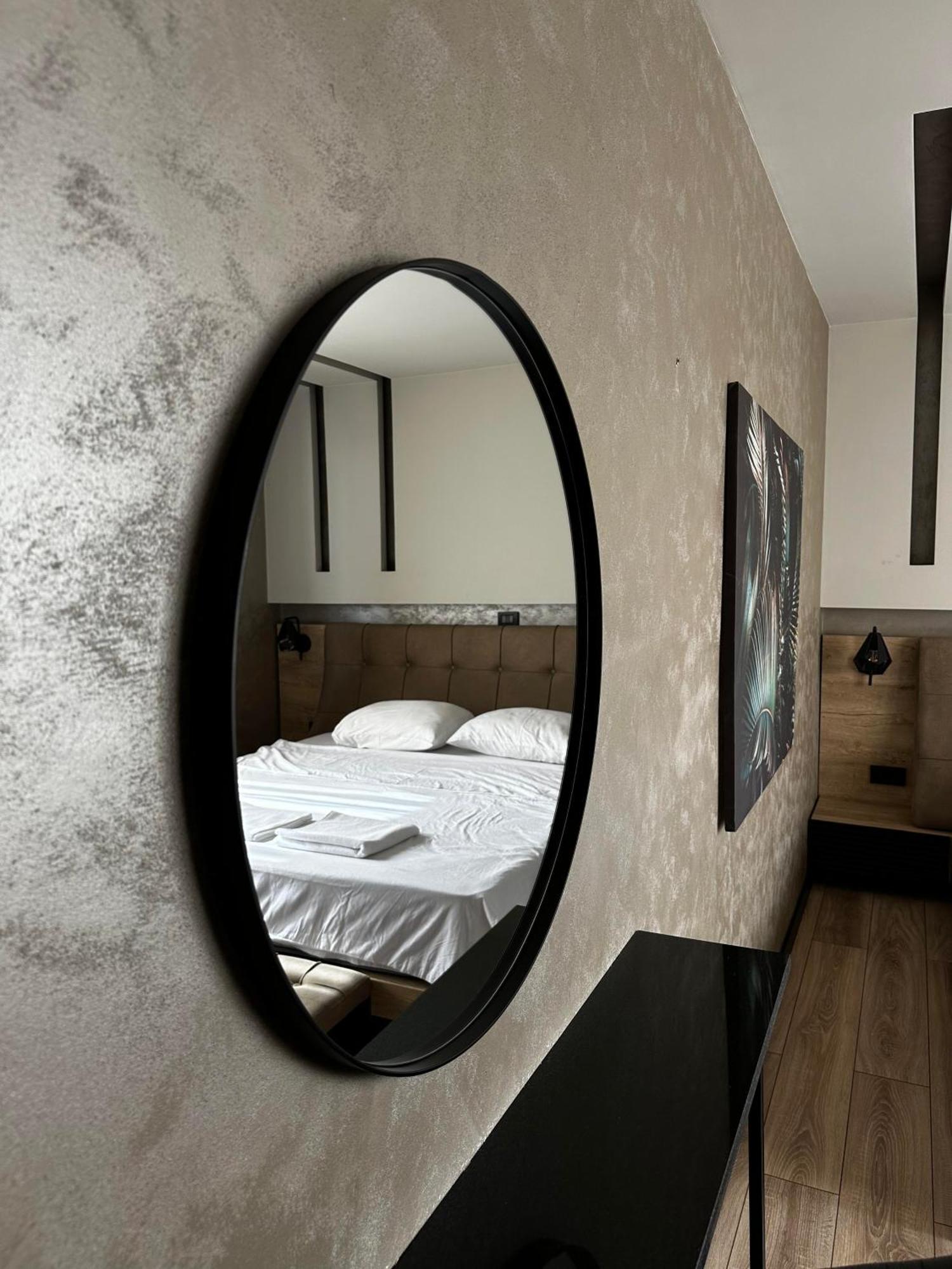 Zet Apartments - Bedroom & Bathroom Priștina Exterior foto