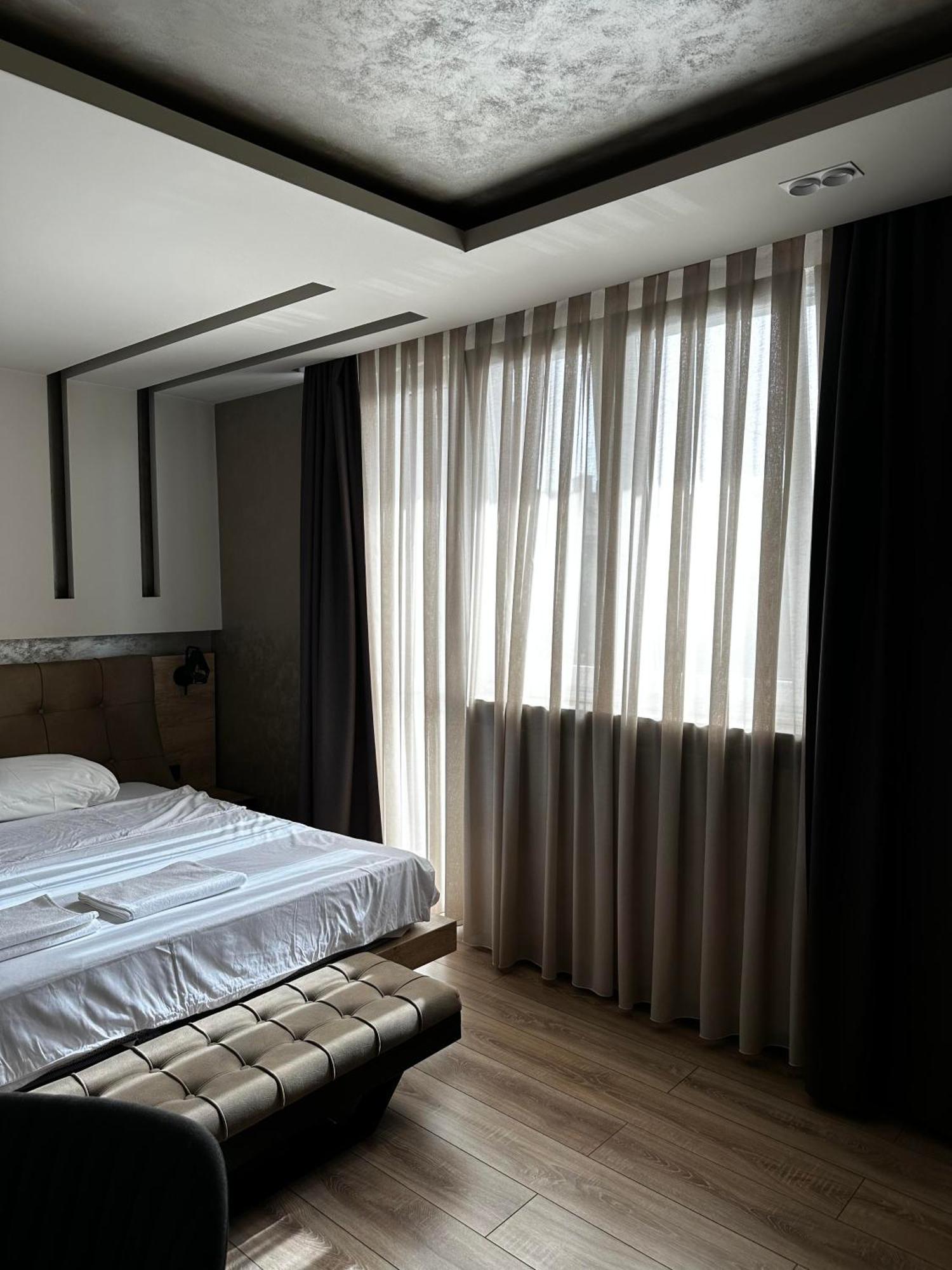 Zet Apartments - Bedroom & Bathroom Priștina Exterior foto